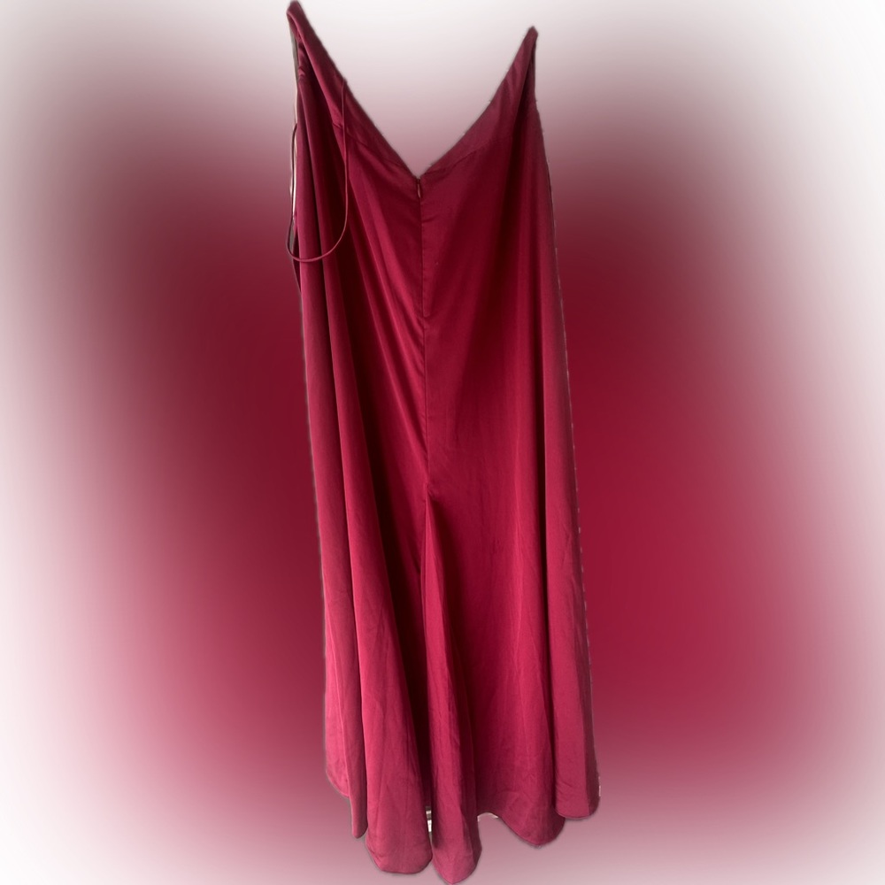 Fame and Partners Burgundy Gown Size 18